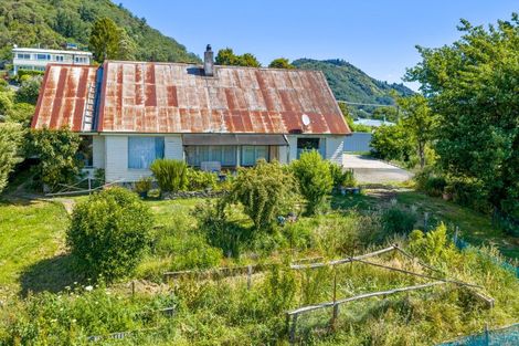 Photo of property in 4 Russell Street, Picton, 7220