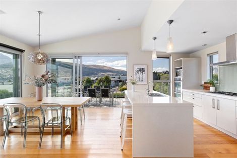 Photo of property in 17 Poplar Drive, Kelvin Heights, Queenstown, 9300