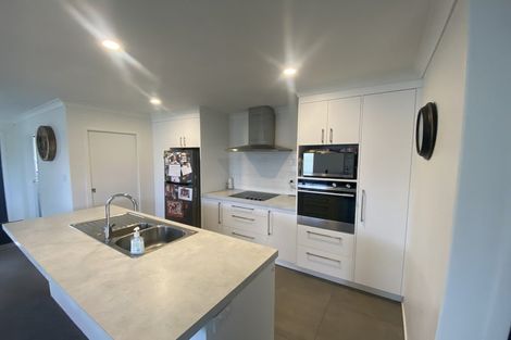 Photo of property in 28 Regis Park Drive, Pukekohe, 2120