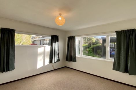 Photo of property in 2/15 Bloomsbury Grove, Newlands, Wellington, 6037