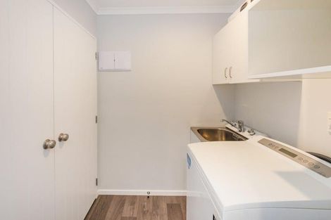 Photo of property in 58 Exeter Crescent, Takaro, Palmerston North, 4412