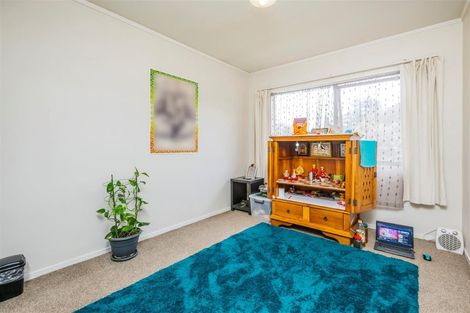 Photo of property in 35 Pinewood Grove, Botany Downs, Auckland, 2010