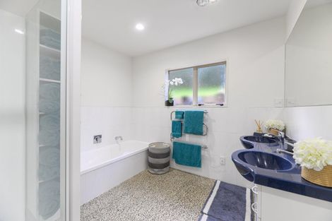 Photo of property in 57b Rangeview Road, Sunnyvale, Auckland, 0612
