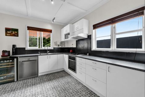Photo of property in 121 Lemon Street, New Plymouth, 4312