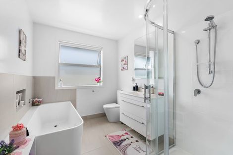 Photo of property in 104 Kaurinui Crescent, One Tree Point, 0118