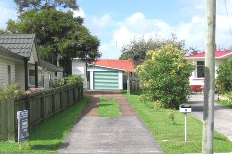 Photo of property in 4 Stephen Avenue, Henderson, Auckland, 0610