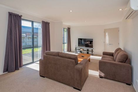 Photo of property in 4 Barry Curtis Place, Levin, 5510