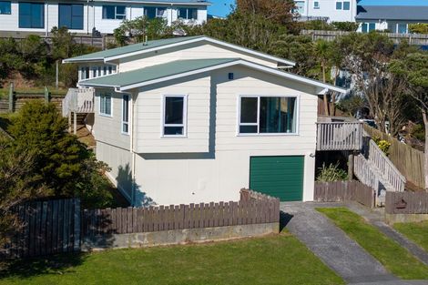 Photo of property in 74 Horokiwi Road West, Newlands, Wellington, 6037