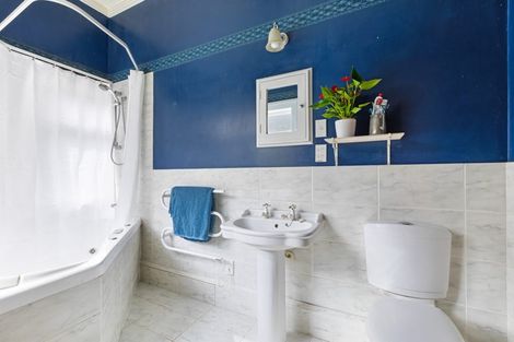 Photo of property in 353 Devon Street West, Lynmouth, New Plymouth, 4310