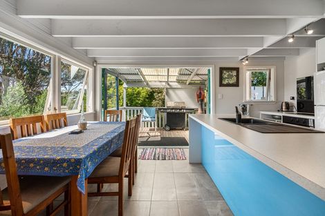 Photo of property in 22 Ocean Road, Surfdale, Waiheke Island, 1081