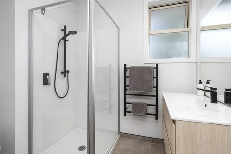 Photo of property in 18 House Avenue, Mangere Bridge, Auckland, 2022