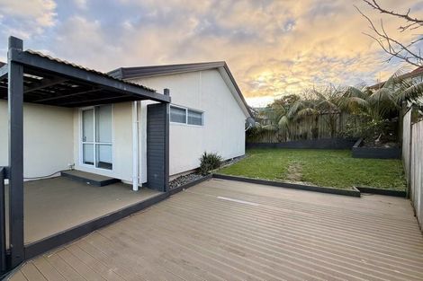 Photo of property in 13 Van Dyke Place, West Harbour, Auckland, 0618