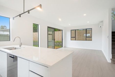 Photo of property in 43d Fitzherbert Avenue, West Harbour, Auckland, 0618