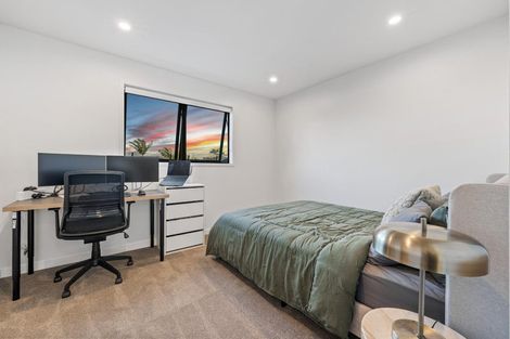 Photo of property in 3/111 Hobsonville Road, West Harbour, Auckland, 0618