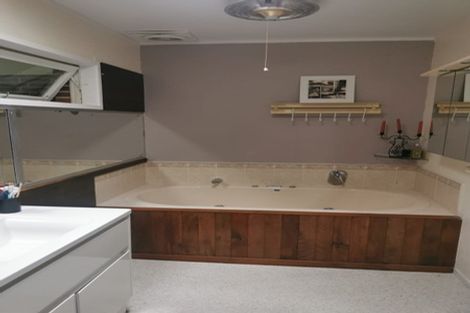 Photo of property in 12 Deuxberry Avenue, Northcote, Auckland, 0627