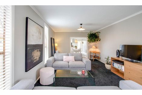 Photo of property in 504 Grove Road, Mayfair, Hastings, 4122