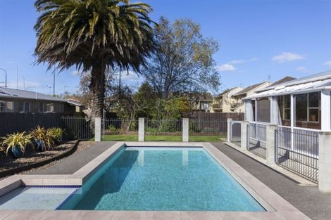 Photo of property in 12a Valerie Place, Redwood, Christchurch, 8051