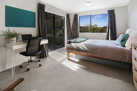 Photo of property in 33 Oak Avenue, Paremata, Porirua, 5024