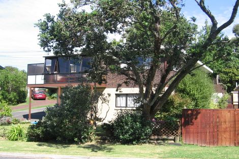 Photo of property in 2/24 Sandown Road, Rothesay Bay, Auckland, 0630