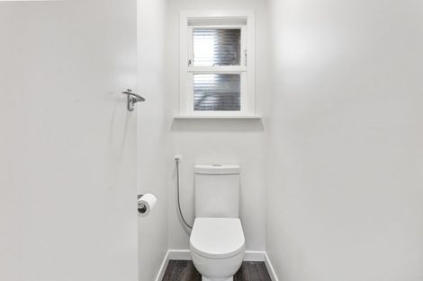 Photo of property in 9 Truby King Street, Merrilands, New Plymouth, 4312