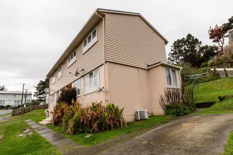 Photo of property in 2a-2b Devon Place, Cannons Creek, Porirua, 5024