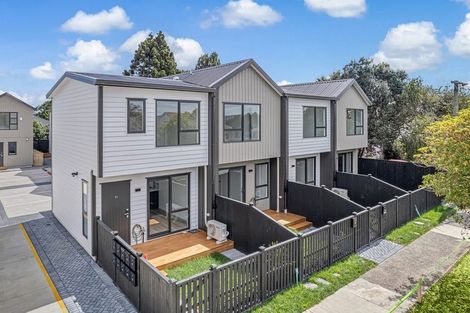 Photo of property in 9/47 Beach Road, Te Atatu Peninsula, 0610