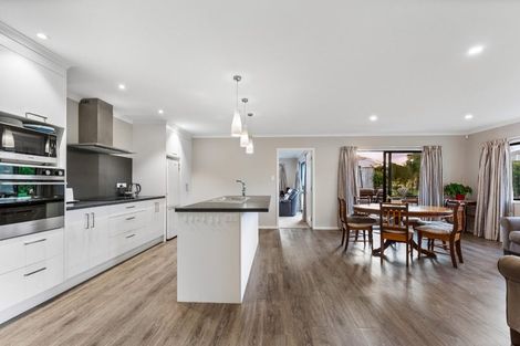 Photo of property in 16 Pitoitoi Drive, Riverhead, 0820