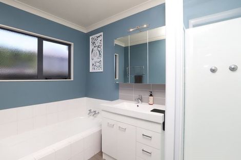 Photo of property in 9 Hollinger Place, Nawton, Hamilton, 3200