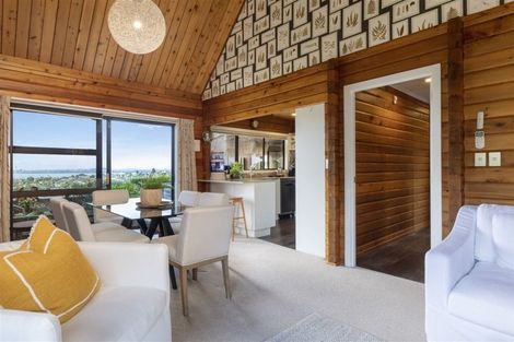 Photo of property in 20 Bernleigh Terrace, West Harbour, Auckland, 0618