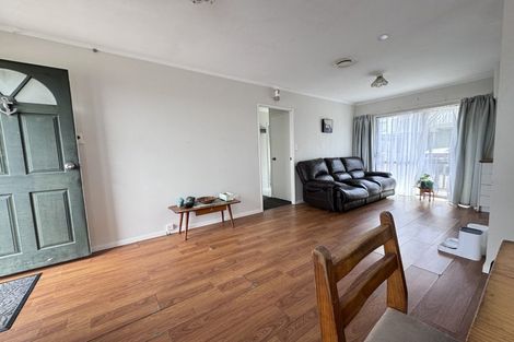 Photo of property in 6 Garcia Place, West Harbour, Auckland, 0618
