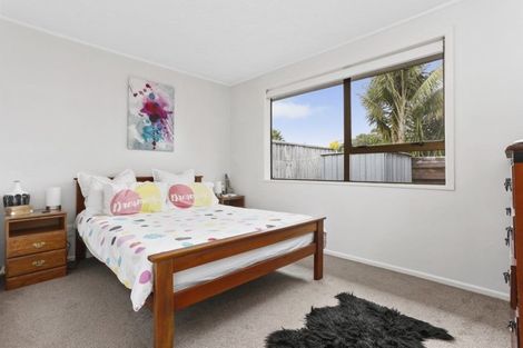 Photo of property in 15a Lillian Place, Orewa, 0931