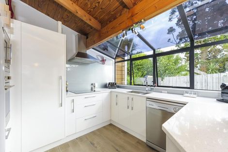 Photo of property in 4 Shaw Road, Oratia, Auckland, 0604