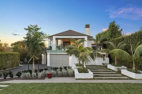 Photo of property in 86 Marine Parade, Mellons Bay, Auckland, 2014