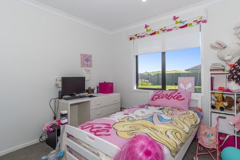 Photo of property in 15 Greystone Place, Omokoroa, 3114