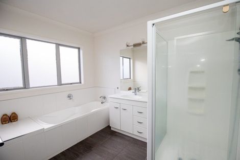 Photo of property in 28 Benner Drive, Ngatea, 3503