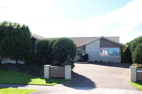 Photo of property in 11 The Green, Golflands, Auckland, 2013