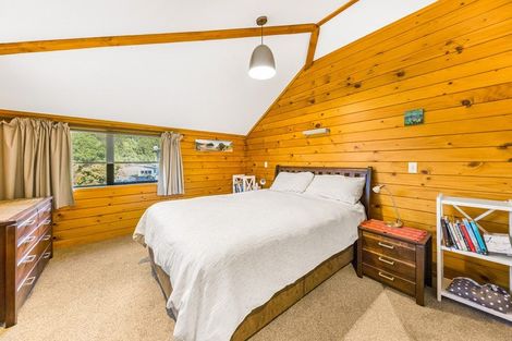 Photo of property in 5 Takapu Street, Henderson, Auckland, 0612