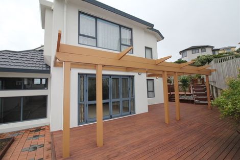 Photo of property in 28 Tamworth Crescent, Newlands, Wellington, 6037