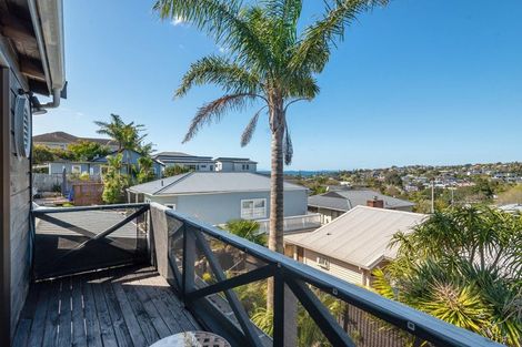 Photo of property in 2/31 Kiteroa Terrace, Rothesay Bay, Auckland, 0630