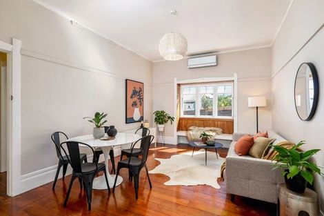 Photo of property in 2/6 Geddes Terrace, Avondale, Auckland, 1026