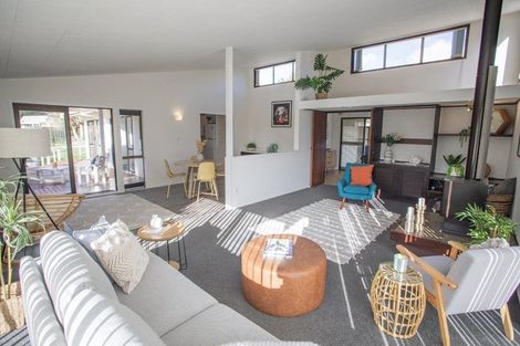 Photo of property in 2 Puketiro Place, Paihia, 0200