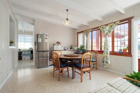 Photo of property in 17 Jasper Avenue, Mount Roskill, Auckland, 1041