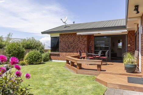 Photo of property in 25 Kinder Street, Acacia Bay, Taupo, 3330