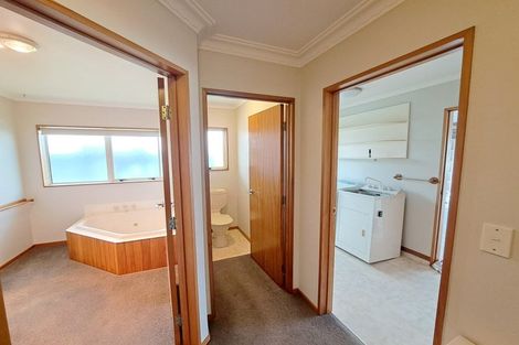 Photo of property in 2 Kawaroa Lane, New Plymouth, 4310