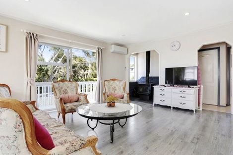 Photo of property in 1 Gamble Way, Massey, 0614