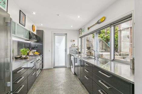 Photo of property in 100 Owhiro Bay Parade, Owhiro Bay, Wellington, 6023