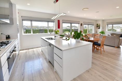 Photo of property in 19 Maka Terrace, Orewa, 0931