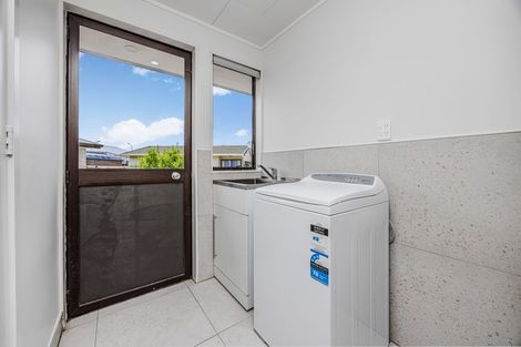 Photo of property in 176 Finlayson Avenue, Clendon Park, Auckland, 2103
