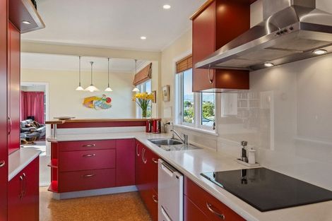 Photo of property in 18 Martin Road, Paraparaumu Beach, Paraparaumu, 5032