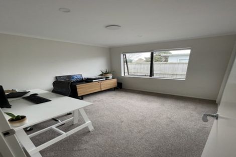 Photo of property in 34 Waituarua Drive, Takanini, 2112